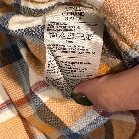 EUC Old Navy Regular Fit Built-In Flex Plaid Flannel - Picture 5 of 5